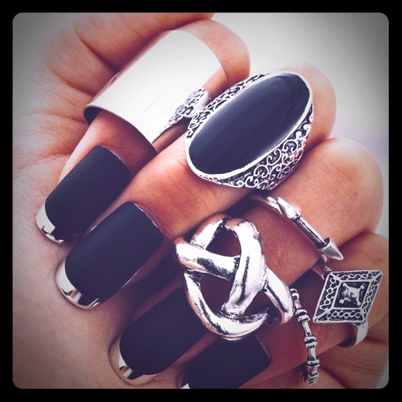 🆕️💍Boho Silver w/black rings - Picture 1 of 3